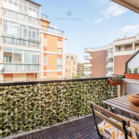 Elegant Apartment *